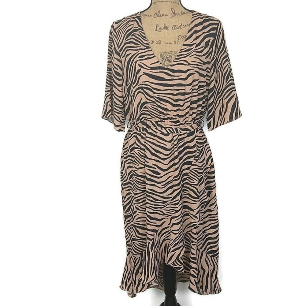 NWT Everly Dress Knee Length Hi Low Hem V Neck Short Sleeve Zebra sz L Safari